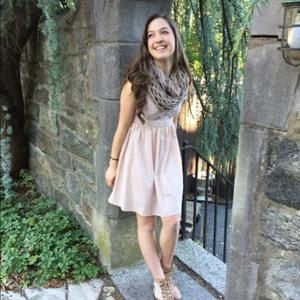 Meet your Posher, Alexis